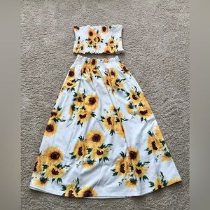 Adorable Two Piece sunflower skirt set!! Size Medium.